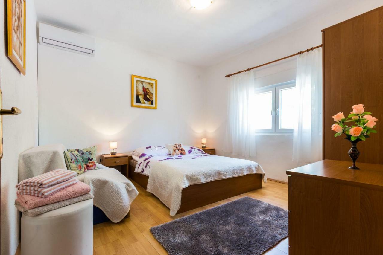Holiday home Holiday Flora Zadar